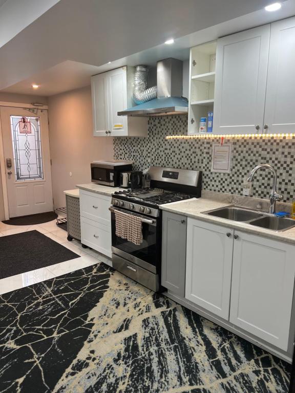 Shared fully equipped kitchen at Stylish City Escape homestay, Toronto